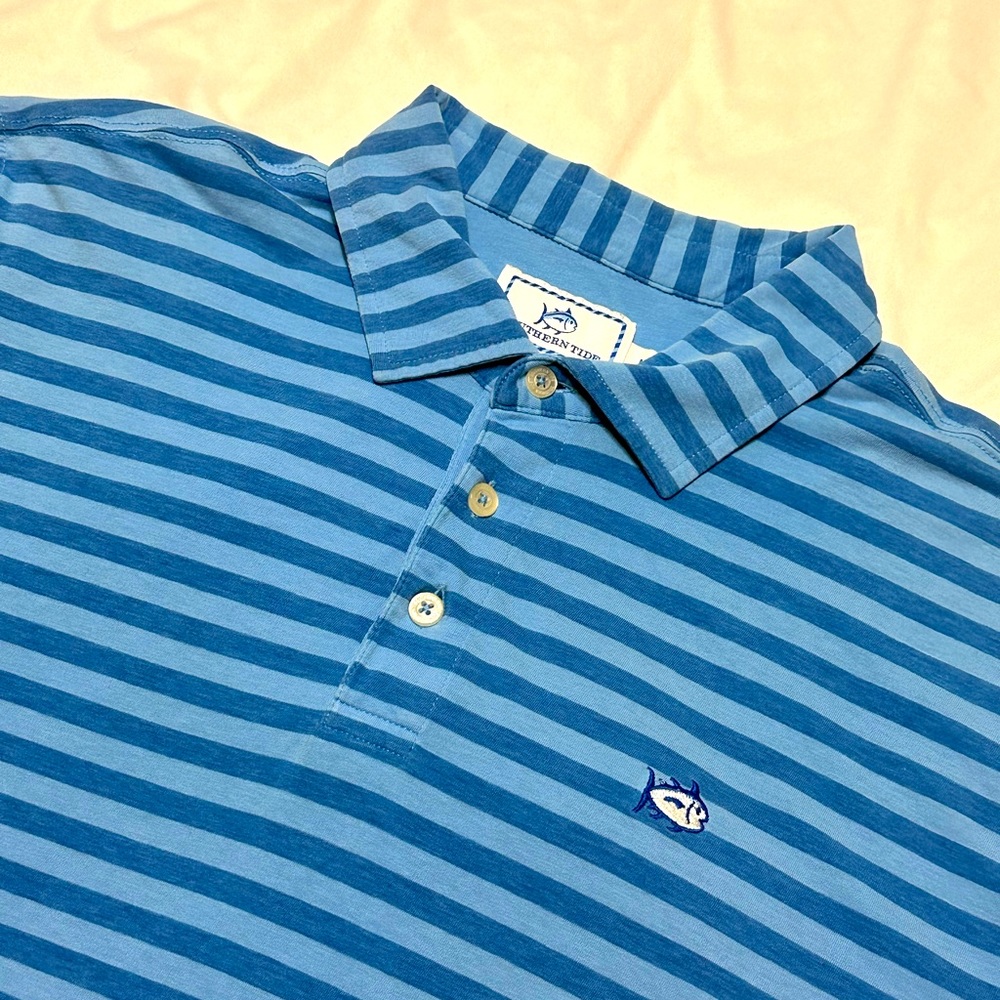 Southern tides Men’s Medium Blue Stripped Polo